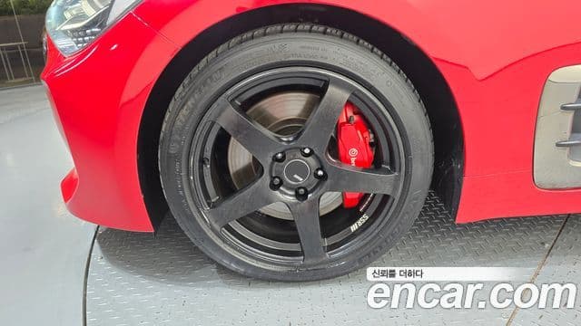 Kia Stinger 2019 — ფოტო 5/20