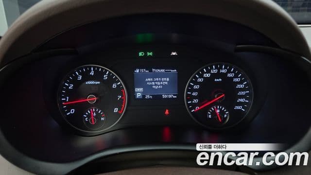 Kia Stinger 2019 — ფოტო 8/20