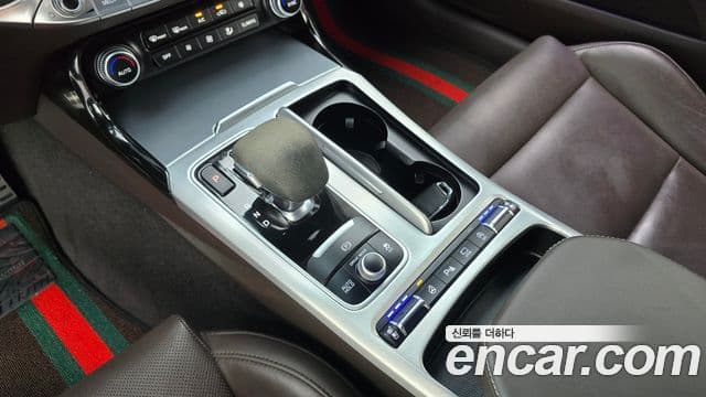 Kia Stinger 2019 — ფოტო 9/20