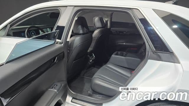Hyundai Grandeur 2023 — ფოტო 11/20