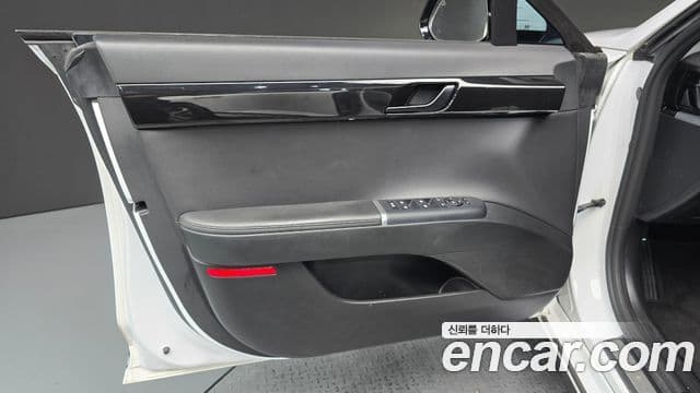 Hyundai Grandeur Hybrid 2023 — Photo 9/32