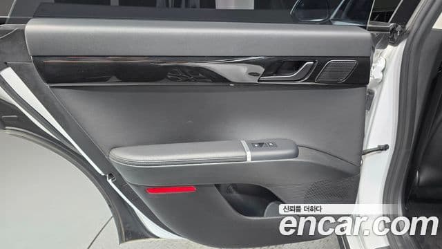 Hyundai Grandeur Hybrid 2023 — Photo 31/32