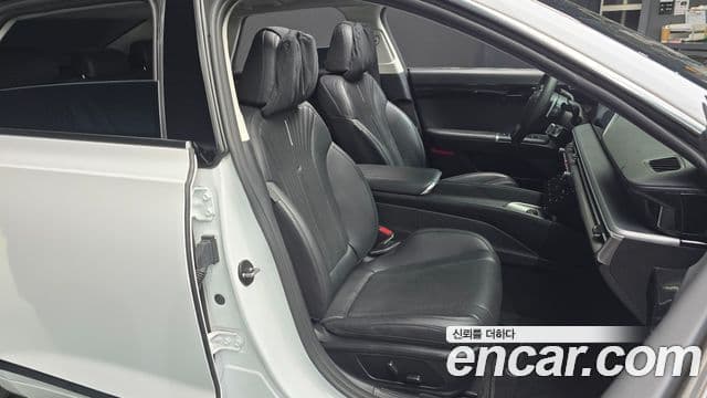 Hyundai Grandeur Hybrid 2023 — Photo 17/32