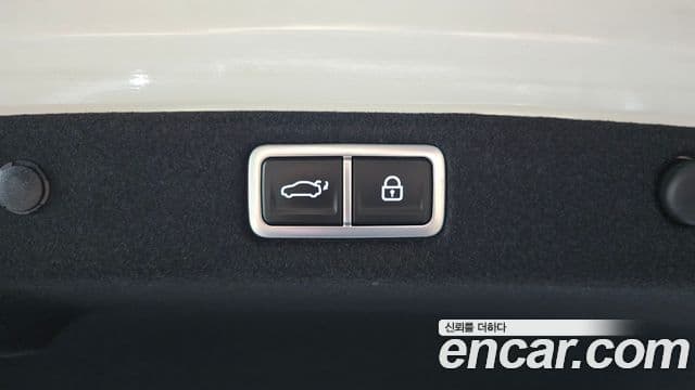 Hyundai Grandeur Hybrid 2023 — Photo 19/32