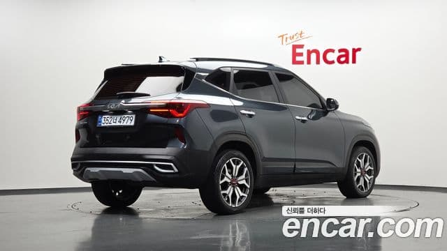 Kia Seltos 2022 — ფოტო 2/20