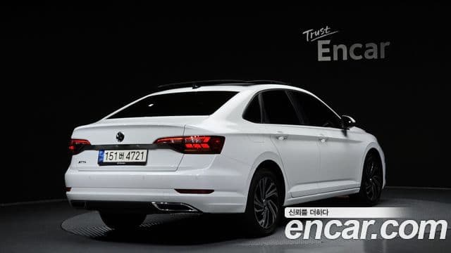 Volkswagen Jetta 2021 — ფოტო 2/20