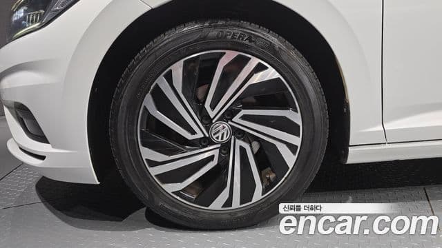 Volkswagen Jetta 2021 — ფოტო 5/20