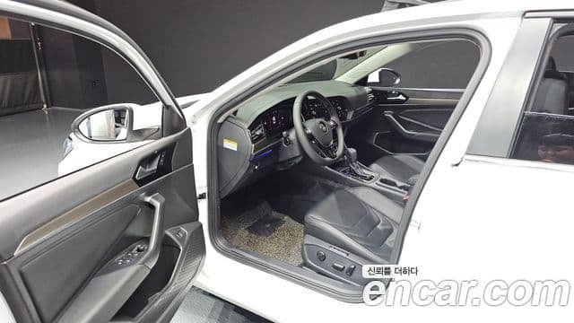 Volkswagen Jetta 2021 — ფოტო 10/20