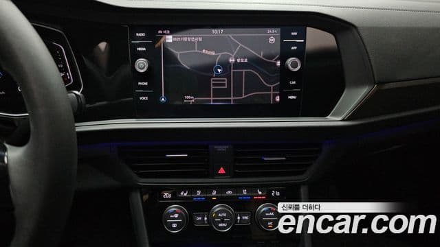 Volkswagen Jetta 2021 — ფოტო 16/20