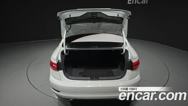 Volkswagen Jetta 2021 — ფოტო 20/20