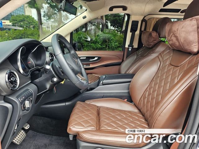 Mercedes-Benz V-Class 2023 — Şəkil 13/20