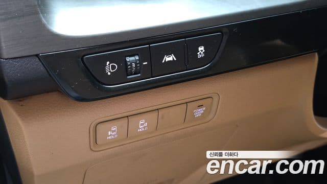 Kia Carnival 2021 — Şəkil 18/20