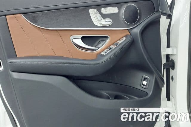 Mercedes-Benz GLC-Class 2022 — Photo 15/19