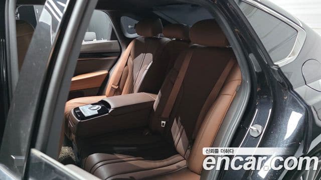 Genesis Electrified G80 2022 — Şəkil 12/20