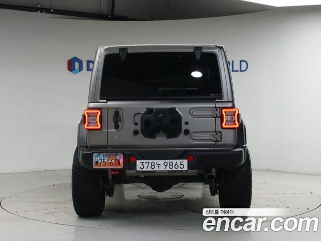 Jeep Wrangler 2020 — ფოტო 3/20
