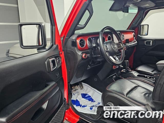 Jeep Wrangler 2020 — ფოტო 10/20