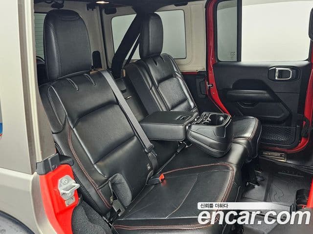 Jeep Wrangler 2020 — фото 11 из 20