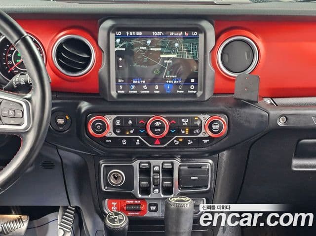 Jeep Wrangler 2020 — ფოტო 13/20