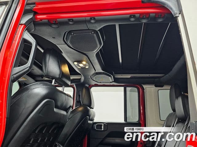 Jeep Wrangler 2020 — ფოტო 17/20