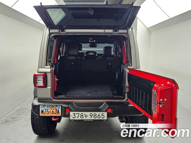 Jeep Wrangler 2020 — ფოტო 18/20
