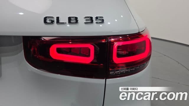 Mercedes-Benz GLB-Class 2021 — Photo 5/33