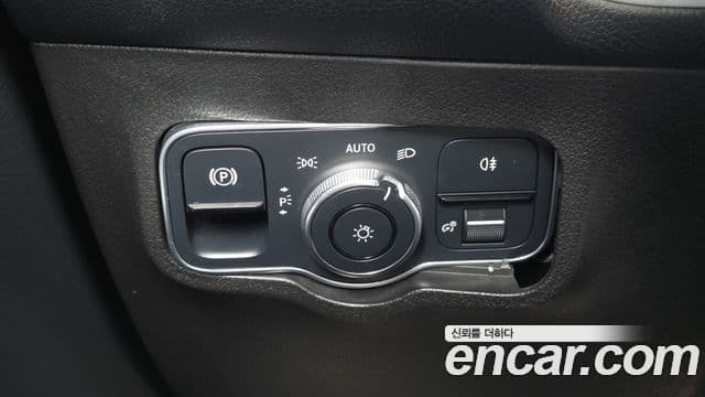 Mercedes-Benz GLB-Class 2021 — Photo 20/33