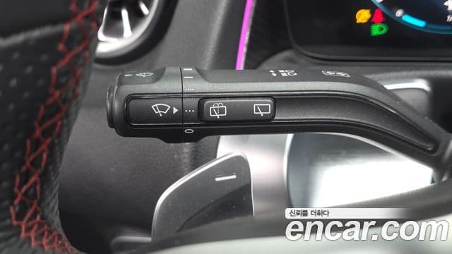 Mercedes-Benz GLB-Class 2021 — Photo 13/33