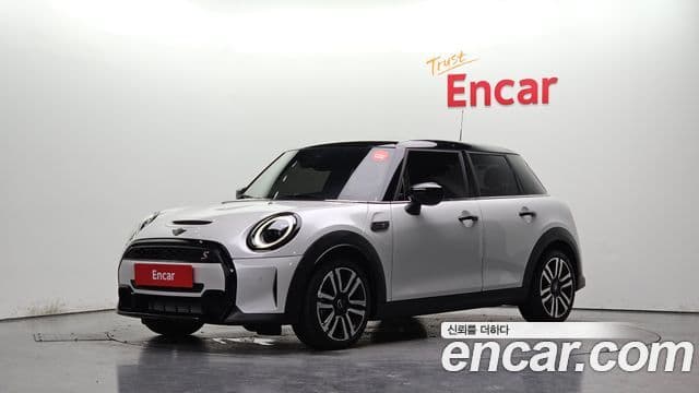 Mini Cooper S 2023 — ფოტო 10/20