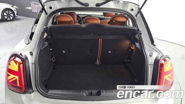 Mini Cooper S 2023 — ფოტო 20/20