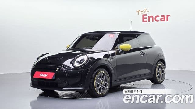 Mini Cooper Electric 2023 — ფოტო 8/20