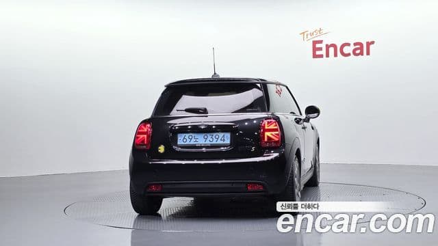 Mini Cooper Electric 2023 — ფოტო 6/20