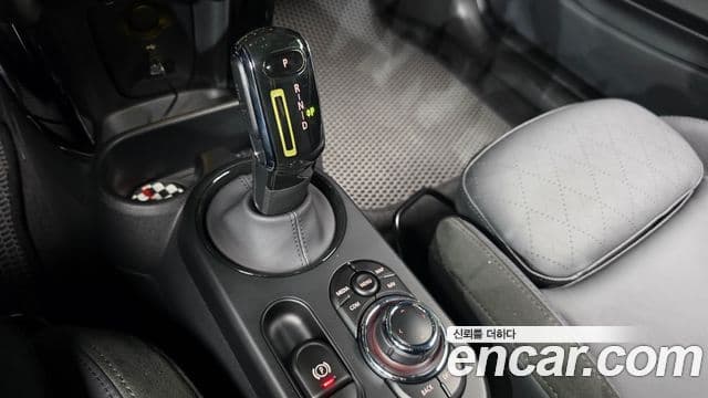 Mini Cooper Electric 2023 — ფოტო 5/20
