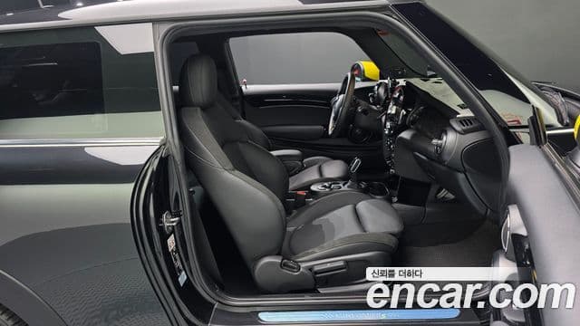 Mini Cooper Electric 2023 — ფოტო 7/20