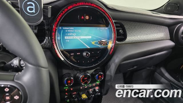 Mini Cooper Electric 2023 — ფოტო 14/20