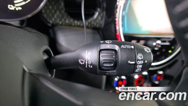 Mini Cooper Electric 2023 — ფოტო 19/20