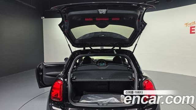 Mini Cooper Electric 2023 — ფოტო 4/20