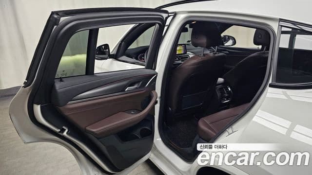 BMW X4 2023 — ფოტო 19/20