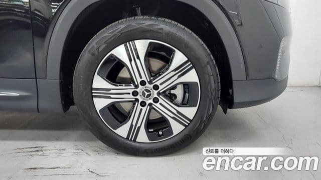 Mercedes-Benz EQB 2025 — ფოტო 17/20