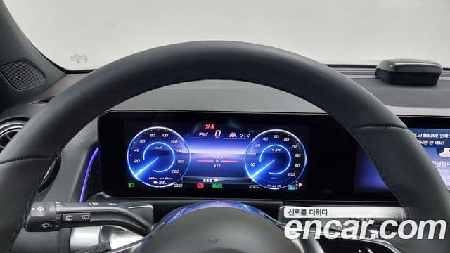 Mercedes-Benz EQB 2025 — ფოტო 14/20