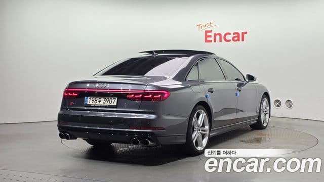 Audi A8 2021 — ფოტო 2/20