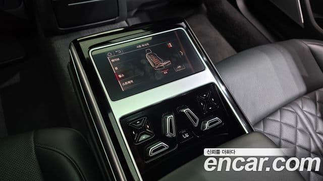 Audi A8 2021 — ფოტო 18/20
