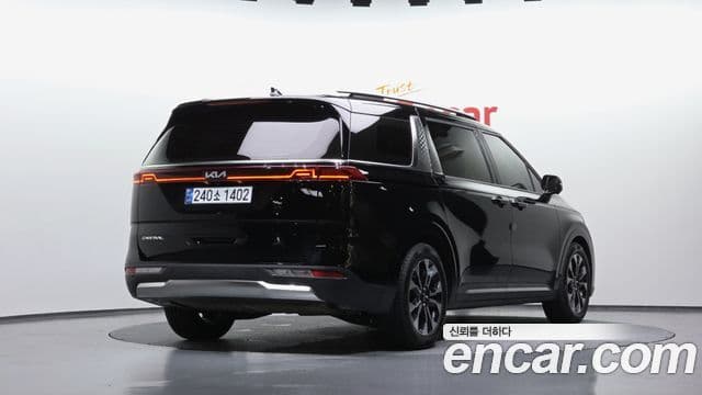 Kia Carnival 2023 — ფოტო 2/20