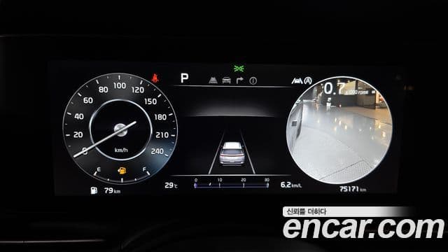 Kia Carnival 2023 — ფოტო 8/20