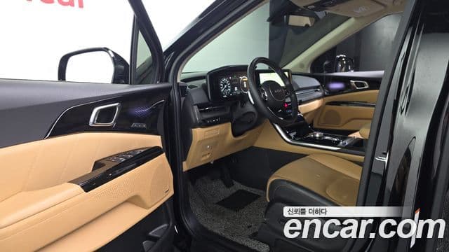 Kia Carnival 2023 — ფოტო 10/20