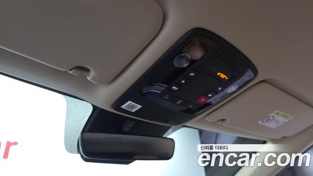 Kia Carnival 2023 — ფოტო 18/20