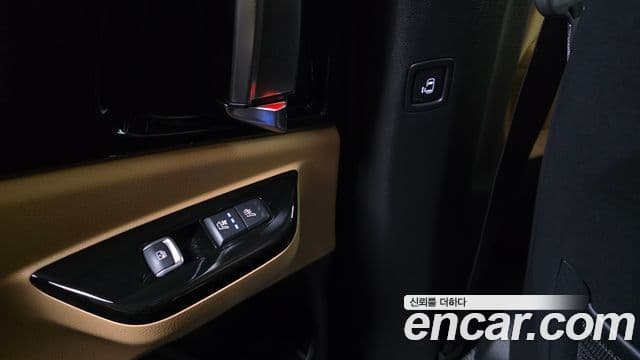 Kia Carnival 2023 — ფოტო 19/20