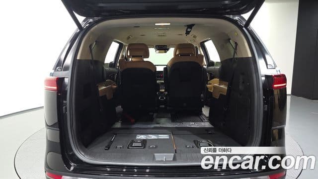 Kia Carnival 2023 — ფოტო 20/20