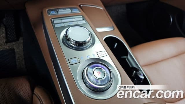 Genesis GV70 2023 — ფოტო 25/33