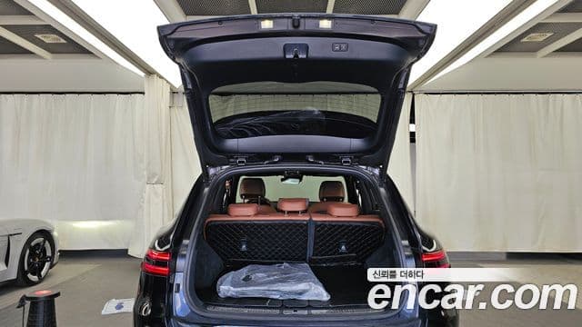 Genesis GV70 2023 — ფოტო 19/33