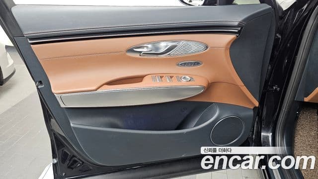 Genesis GV70 2023 — ფოტო 1/33